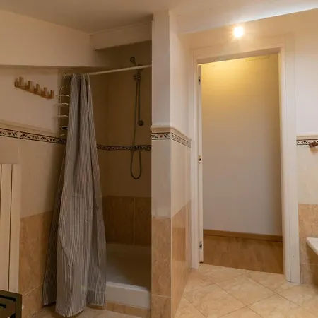 Apartment Mansarda Dei Cuori A *