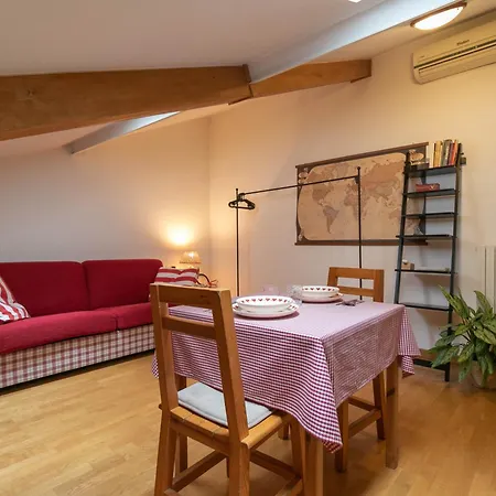 Mansarda Dei Cuori A Lägenhet Lecco